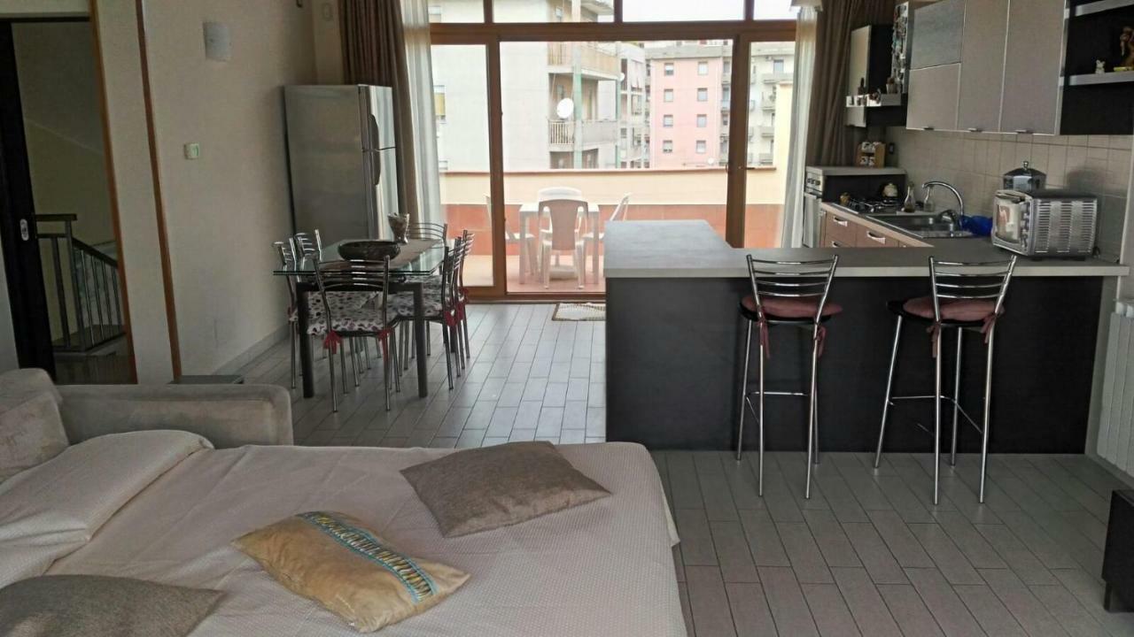 Appartement A Due Passi Da Tutto à Catane Extérieur photo